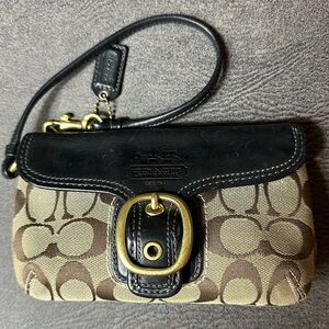 Coach signature Wristlet EXCELLENT CONDITION